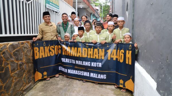 Safari ramadhan, polresta malang kota dan mahasiswa berbagi kebahagiaan dengan