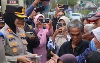 Sambut ramadhan, polres magelang kota bagikan 200 takjil ke pengguna