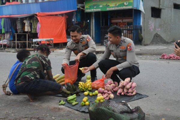 Satgas humas damai cartenz 2025 dukung pedagang lokal di timika