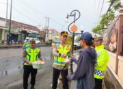 Warga Kaget, Polisi di Pantura Batang Ternyata Sedang Berbagi Takjil