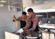 Sigap bantu warga, brimob polda metro sediakan dapur umum dan