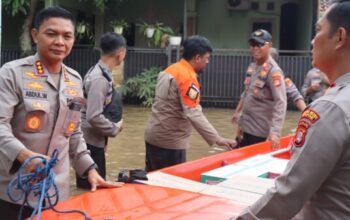 Sigap bantu warga, polri salurkan bantuan dan evakuasi korban banjir