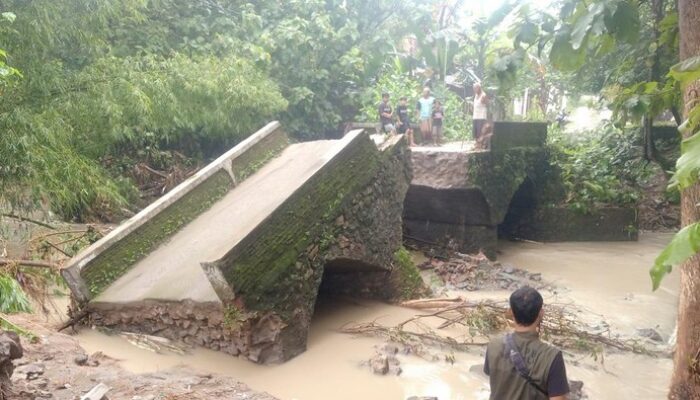 Hujan Deras Picu Banjir di Kemusu Boyolali, Infrastruktur Rusak Parah