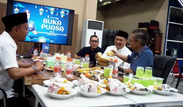 Tingkatkan keakraban, suara surabaya dan polresta malang adakan buka bersama