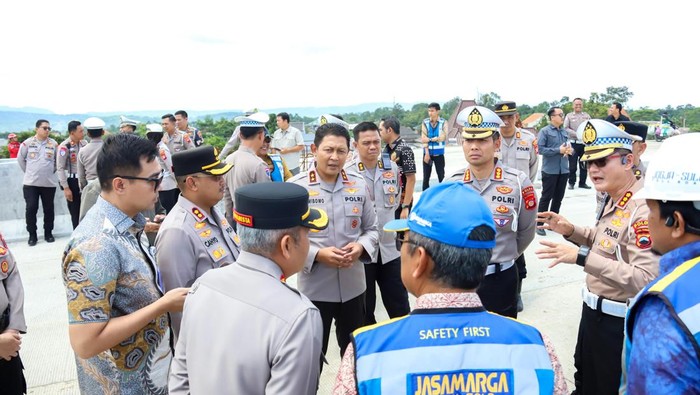 Tinjau tol fungsional solo jogja, kapolda jateng pastikan arus mudik aman