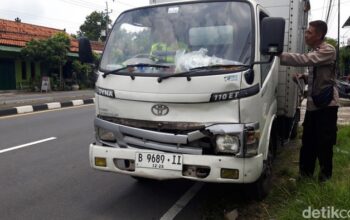 Tragis, nenek bakul sayur tewas ditabrak truk saat menyebrang jalan