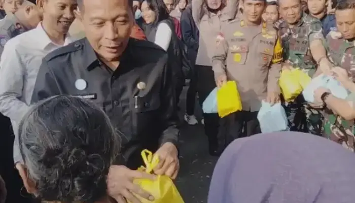 Wali Kota Malang Gandeng Mahasiswa dan Forkopimda Bagikan 2.000 Paket Sembako