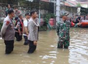 Warga terdampak banjir di bekasi dan depok terima bantuan dan