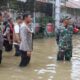 Warga terdampak banjir di bekasi dan depok terima bantuan dan