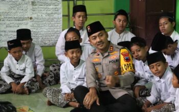 Wujud kepedulian, kapolres demak bagikan bantuan di bulan ramadhan