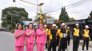 Polres Humbahas Meriahkan Hari Jadi ke-21 Kabupaten Humbahas dengan Lomba Gerak Jalan