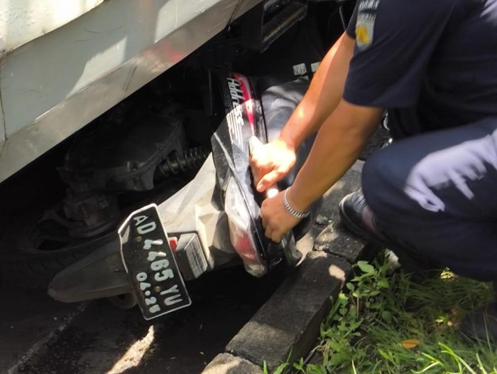 Motor Tersambar Ka Batara Kresna Di Solo, Kejadian Di Jalan